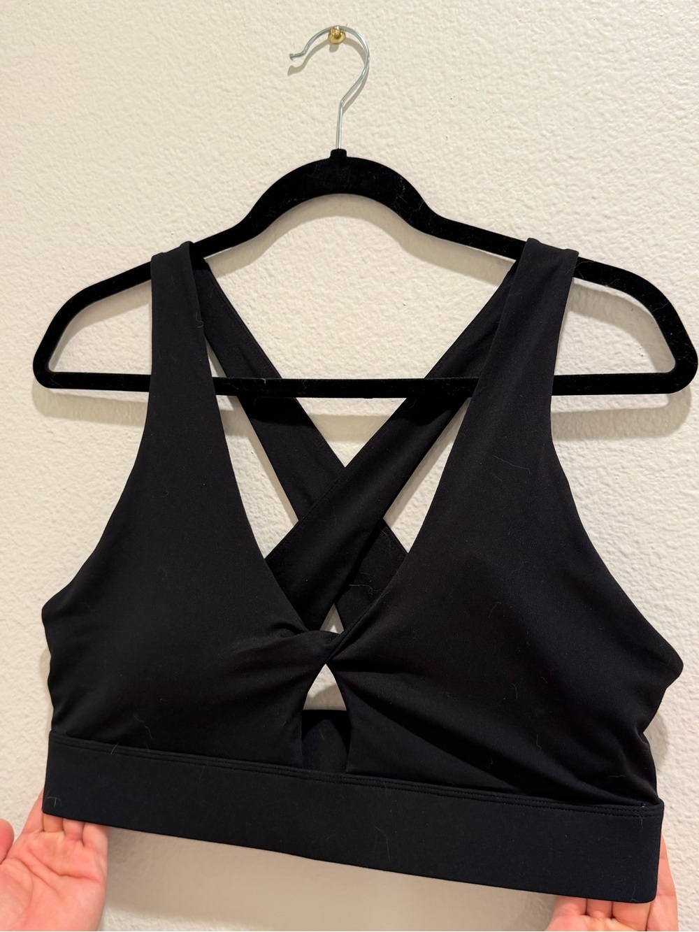 [LIKE 🆕] Fabletics: Black Criss-Cross Sports Bra